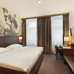 3* Otel Lucia