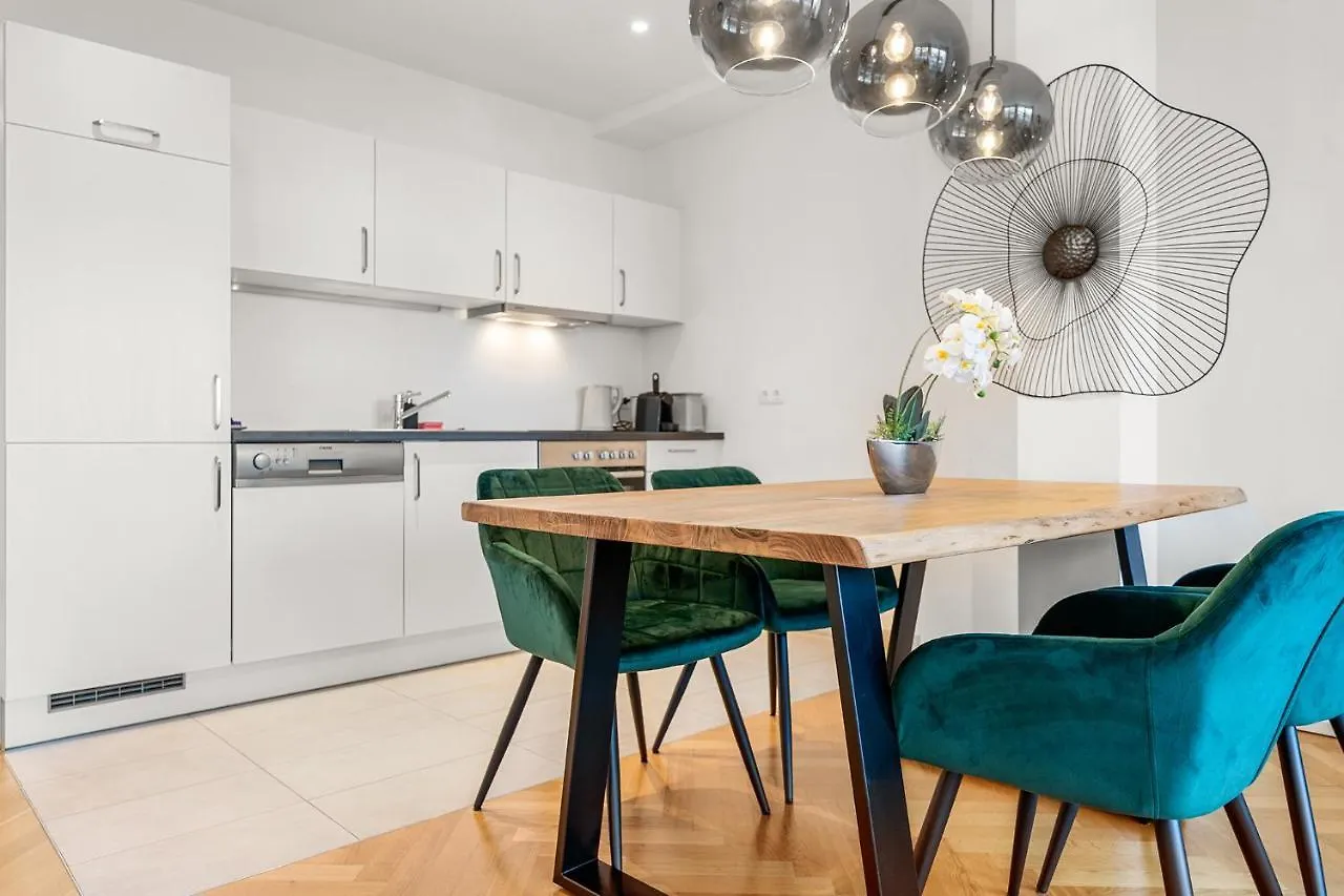Vienna Chic Residences #Suite 14 0*,